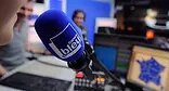 Photo d'un micro france bleu dans un studio