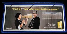 Photo d'un panneau publicitaire de Réunion1ère