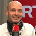 Image représentant l'interview Convergence des médias Radio Tv Digital : l’expérience du service public suisse en phase avec les modes de conso des médias. La RTS fête ses 100 ans cet été.