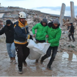 Image représentant l'interview Faut-il poser le micro et plutôt aider devant de telles tragédies ? Les cas de conscience de reporters qui couvrent des tragédies comme le séisme en Turquie.